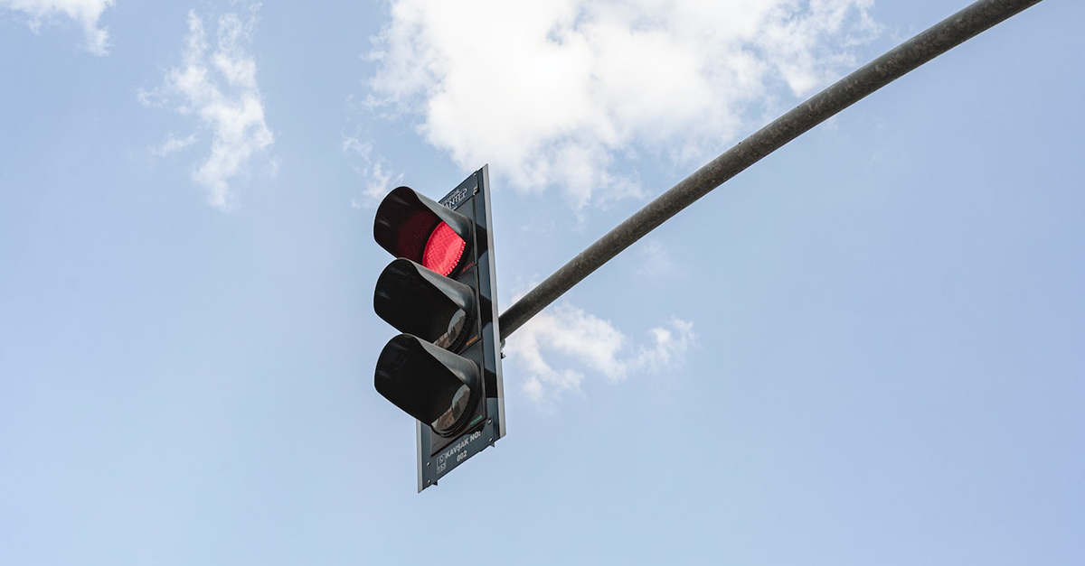 Feu de signalisation pour éviter les infractions aux intersections